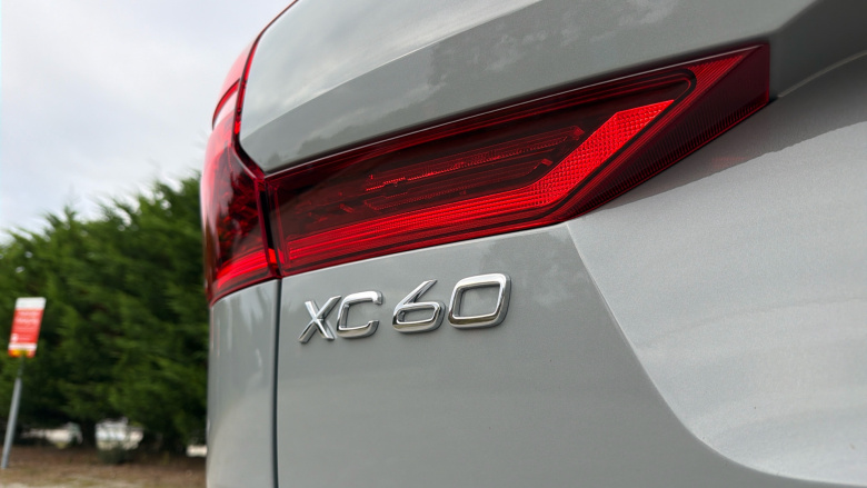 Volvo XC60 2.0 B5P Plus Dark 5dr AWD Geartronic Petrol Estate